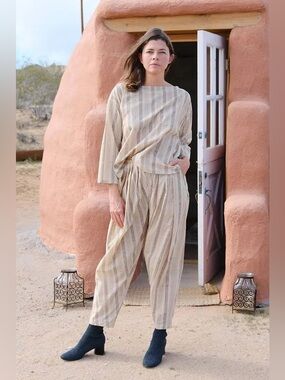 WORLD OF CROW 100% Cotton Pleated Pants in Sandstone Size Small VGUC